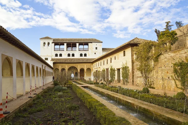 La acequia generalife sarayında Mahkemesi. — Stok fotoğraf