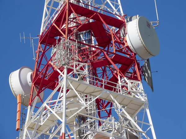 Detalle de la antena de telecomunicaciones — Foto de Stock