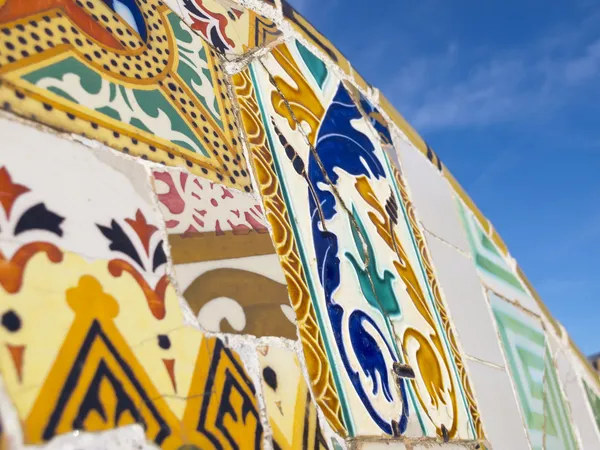 Mosaïques Antonio Gaudi, dans le parc Guell — Photo