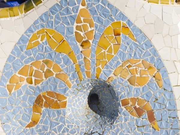 Antonio gaudi mozaiky, v parku guell — Stock fotografie