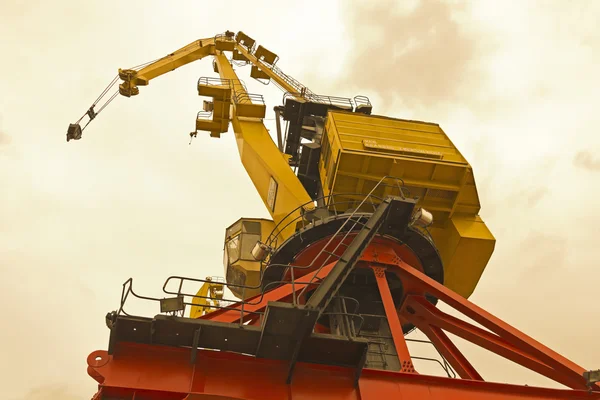 Vue du bas des grues classiques — Photo