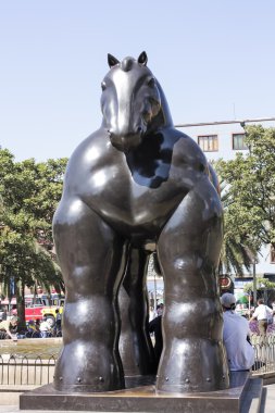 'at' heykeli. Botero Meydanı, medellin.