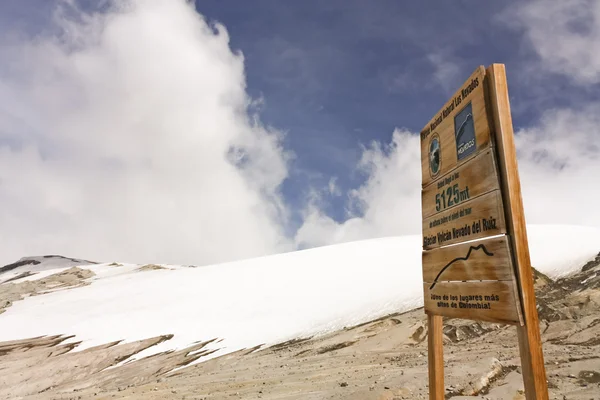 Glacier Volcano Nevado del Ruiz signboard. Los Nevados Parque Na — Stock Photo, Image