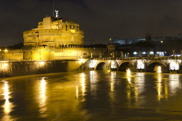 O Mausoléu de Adriano, Roma, Itália . — Fotografia de Stock