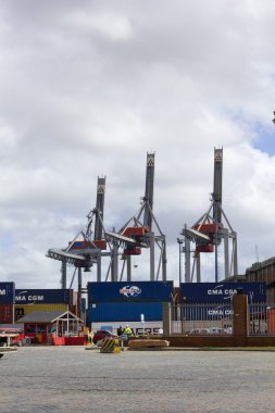 Konteyner ve Vinçler Montevideo'da bağlantı noktası