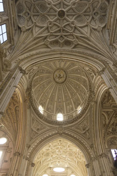 Wnętrze katedry meczetu Kordoby — Zdjęcie stockowe