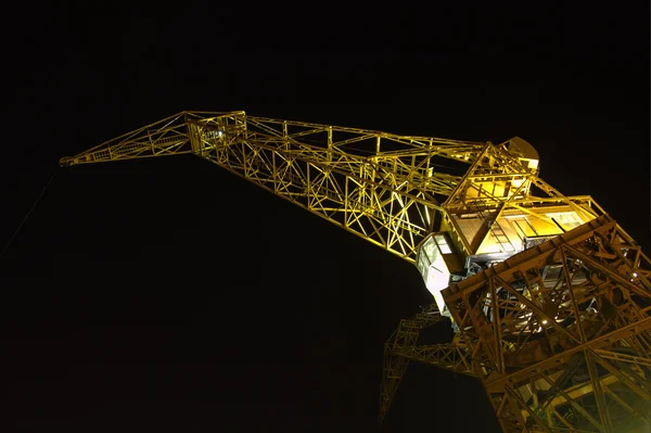 Grue portuaire de nuit — Photo