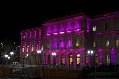 Casa Rosada (pembe evde) gece