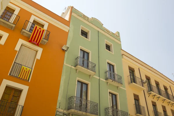 Balkony v Katalánsku s vlajkou nezávislosti. — Stock fotografie