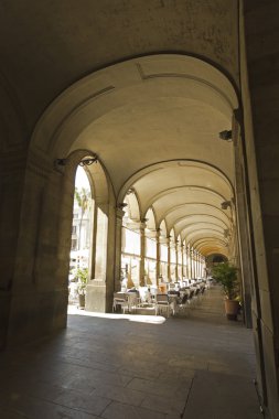 Kraliyet Meydanı Gotik kemerler. Barcelona