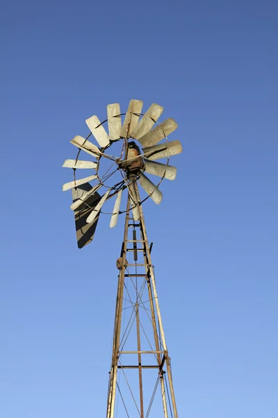 Moulin à vent rural — Photo