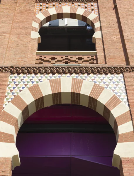 Arco estilo neo-mudéjar — Foto de Stock