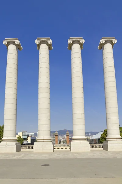 Четыре белых колонны, Барселона — стоковое фото