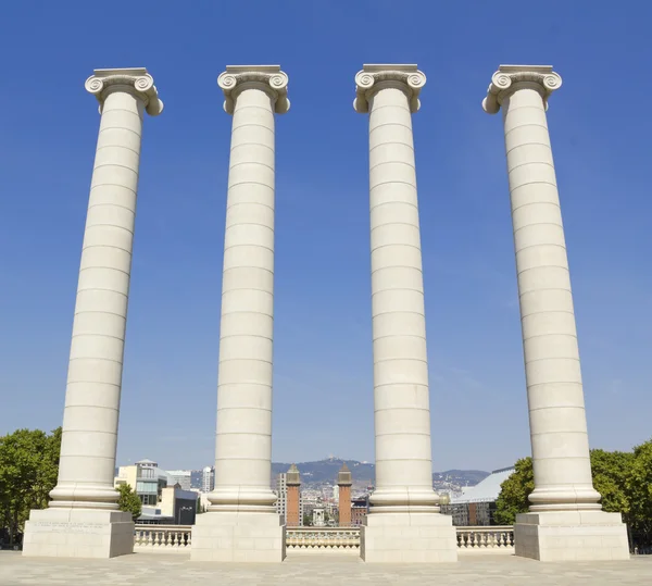 Quatro colunas brancas, Barcelona — Fotografia de Stock