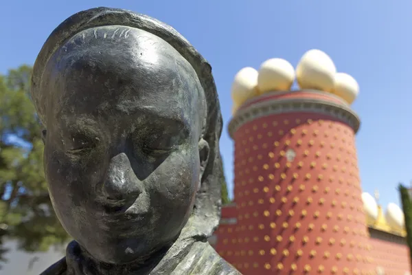 Статуя Трамунтана и музей Дали. Фигерас — стоковое фото
