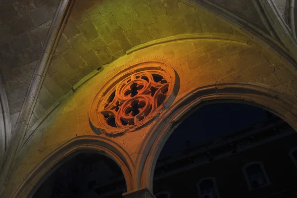 Architektur im gotischen Stil. — Stockfoto