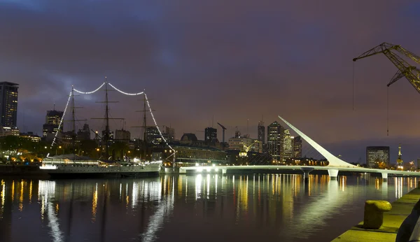 Puerto madero v noci, buenos aires — Stock fotografie