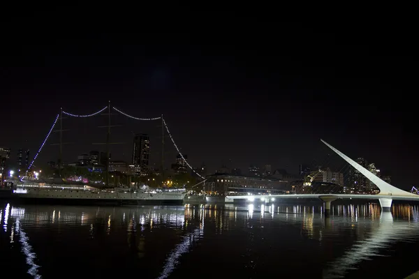 Puerto madero v noci, buenos aires — Stock fotografie