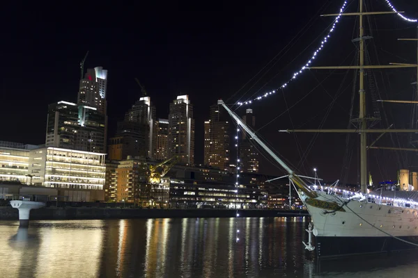 Puerto madero gece, buenos aires