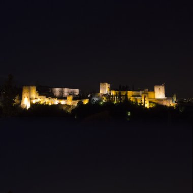 Granada ve Alhambra gece.