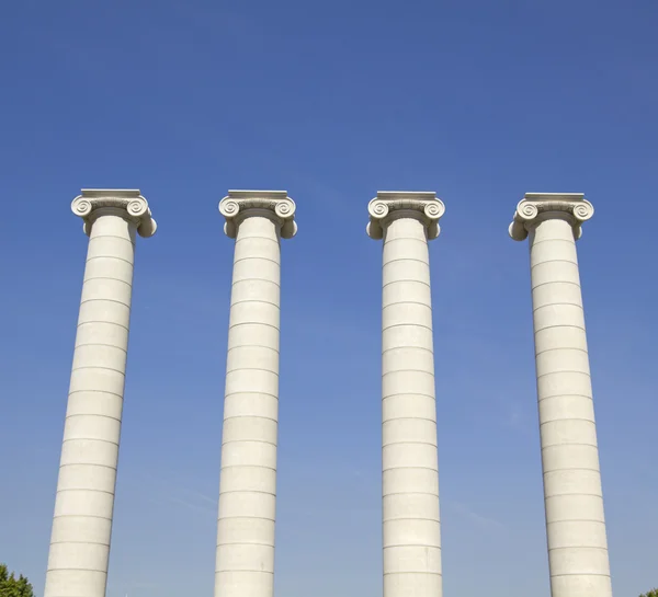 Quatro colunas brancas, Barcelona — Fotografia de Stock