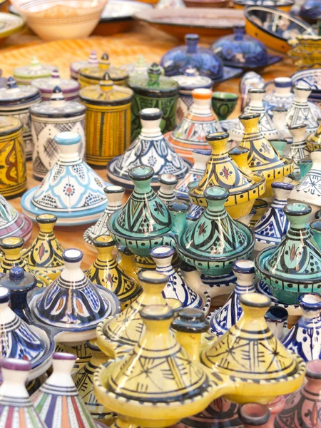 Venta de cerámica, típica de Marruecos . — Foto de Stock
