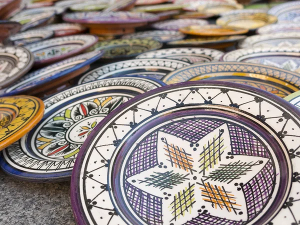 Verkoop van keramiek, typisch van Marokko. — Stockfoto