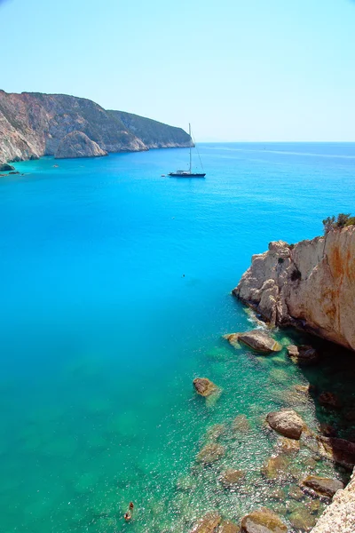 Jacht w porto katsiki beach, lefkada, Grecja — Zdjęcie stockowe