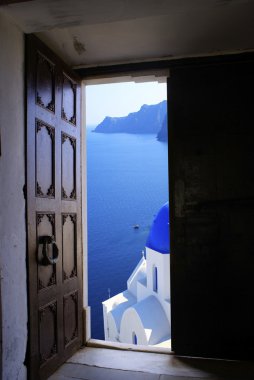 santorini Island, Yunanistan büyük bir görünümü ile eski Bizans kapı