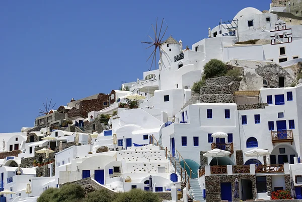 Tradiční vesnice thira na ostrov santorini v Řecku — Stock fotografie