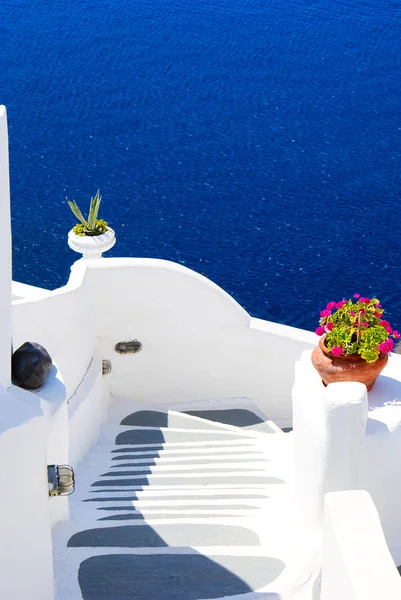 Villaggio tradizionale di Thira sull'isola di Santorini in Grecia — Foto Stock