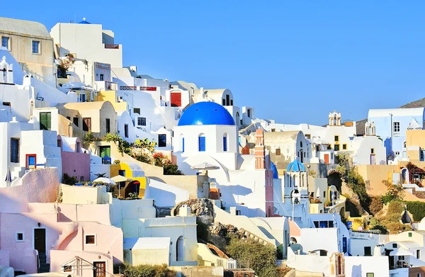 Aldeia tradicional de Thira na ilha de Santorini na Grécia — Fotografia de Stock