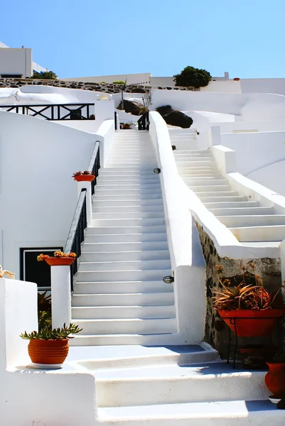 Primer plano del pueblo tradicional de Thira en la isla de Santorini en —  Fotos de Stock