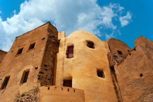 Castelo antigo na aldeia Emporio na ilha de Santorini, Grécia — Fotografia de Stock