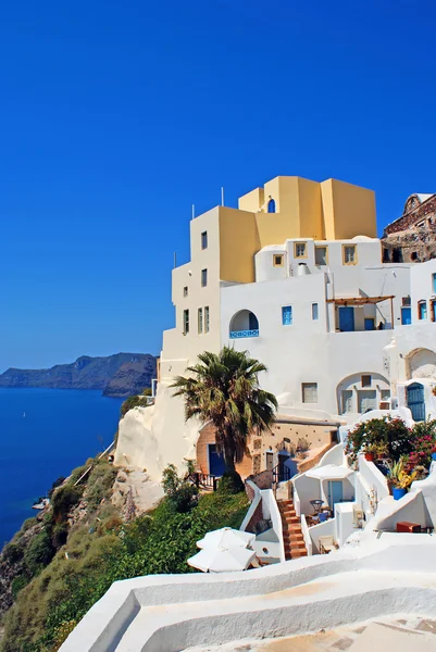 Traditionelle griechische Architektur des oia-Dorfes auf Santorini-Insel — Stockfoto