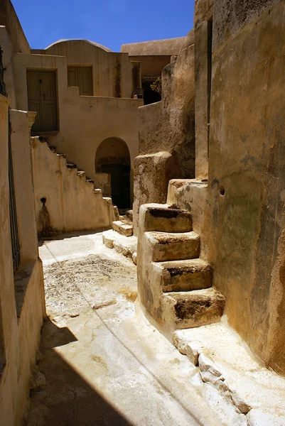 Architettura tradizionale greca del villaggio di Oia sull'isola di Santorini — Foto Stock