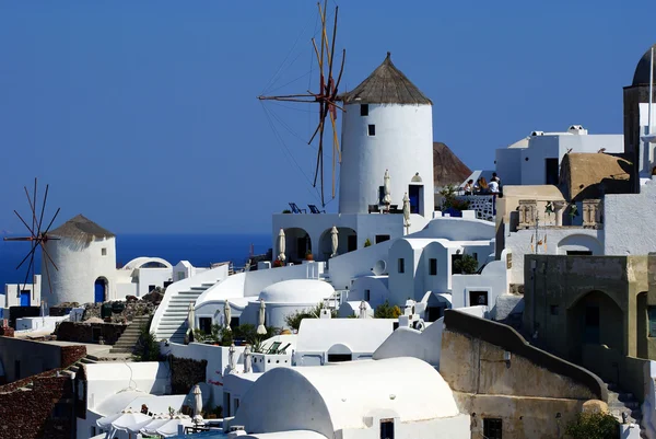 Arquitetura grega tradicional da aldeia de Oia em Santorini islã — Fotografia de Stock