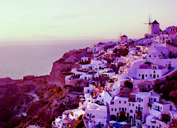 Traditionelle griechische Architektur des oia-Dorfes auf Santorini-Insel — Stockfoto