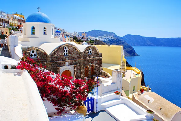 Traditional Greek architecture of Oia village on Santorini islan — Stock Photo, Image