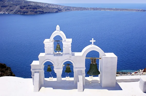 Architettura tradizionale greca del villaggio di Oia sull'isola di Santorini — Foto Stock