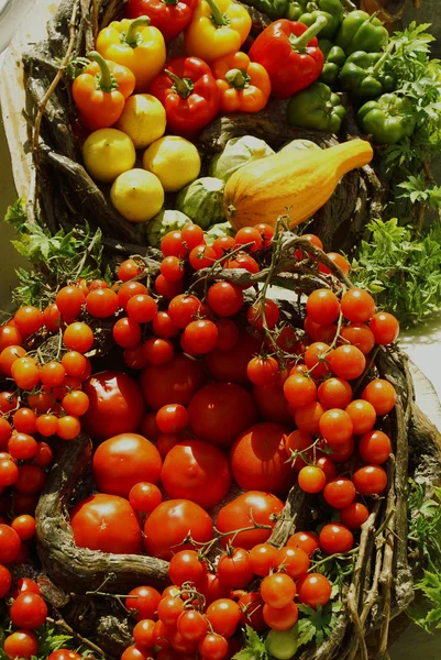 taze sebze, meyve ve diğer gıdalar.