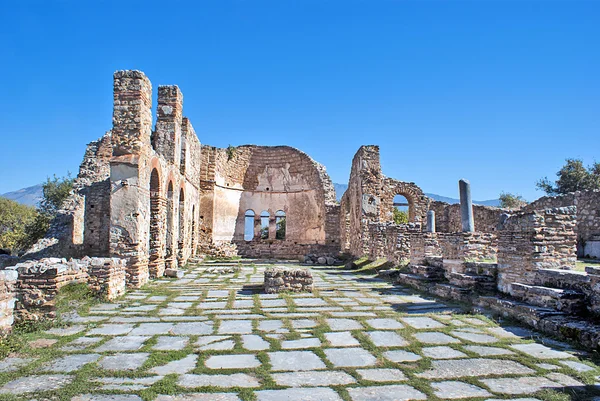 Saint Achilleios antigas ruínas da igreja bizantina no lago Prespa em Gr — Fotografia de Stock