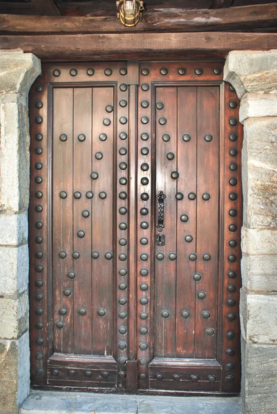 Traditional old door with woll of stone, west Makedonia, Greece — Stock Photo, Image