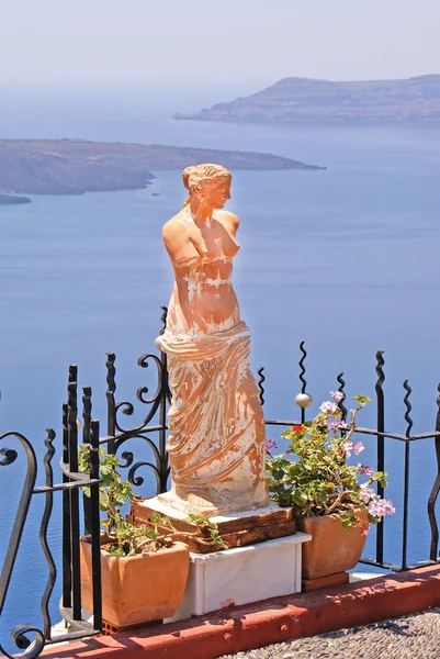 산 토 리 니 섬, 그리스의 아프로디테 statutue — 스톡 사진