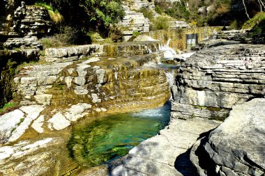 epirus r akan voidomatis nehrinin yeşil suları