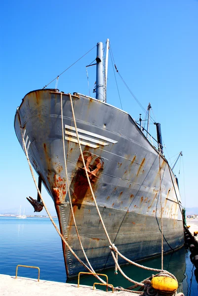 Old container ship docked in port — Stock Photo, Image