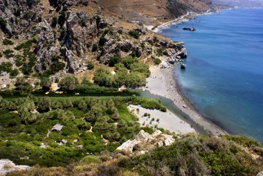 Her kuytu preveli plaj ve river, Güney Girit'te bakıldığında