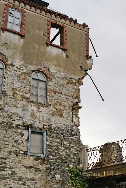 Remains of a house after an earthquake — Stock Photo, Image