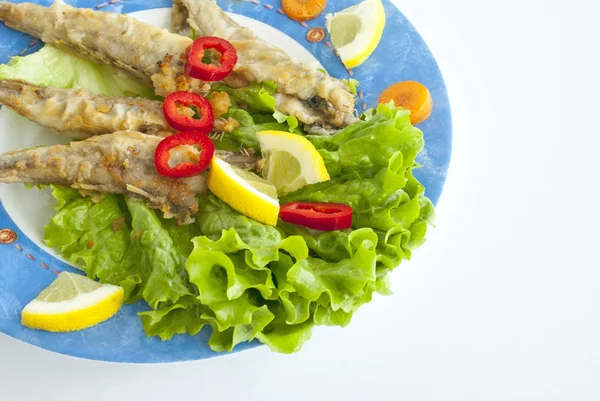 Sardinas fritas con verduras —  Fotos de Stock