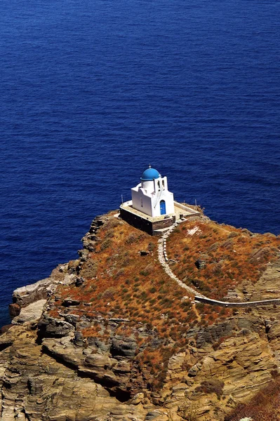 Piccola cappella tradizionale sull'isola di Sifnos, Grecia — Foto Stock